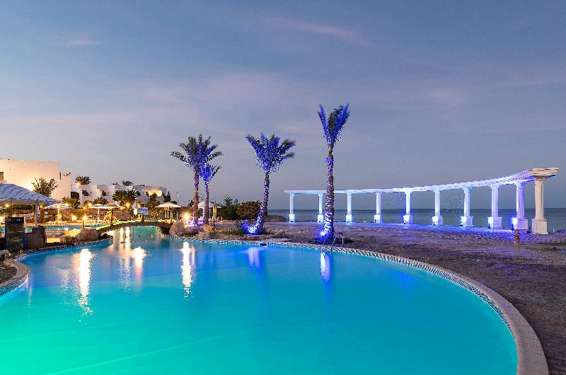 The Three Corners Equinox Beach Resort - Havuz
