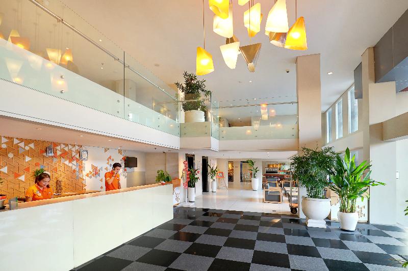 HARRIS Hotel Seminyak - Lobi
