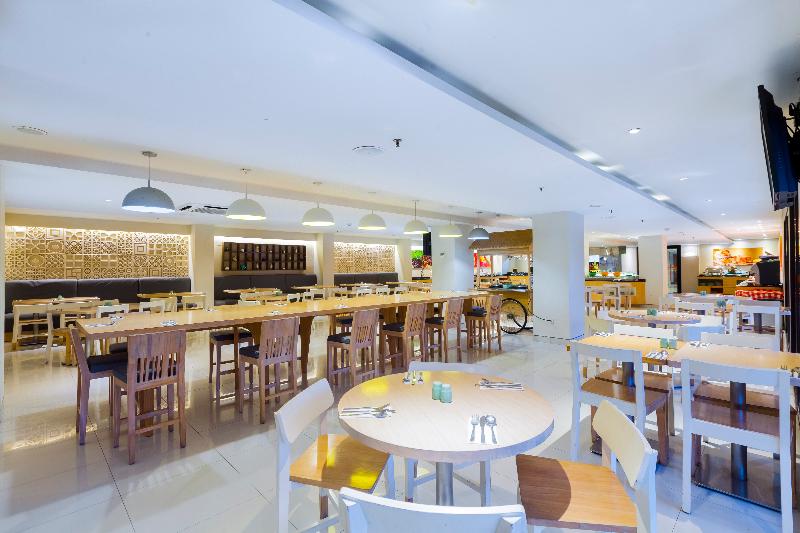 HARRIS Hotel Seminyak - Restoran