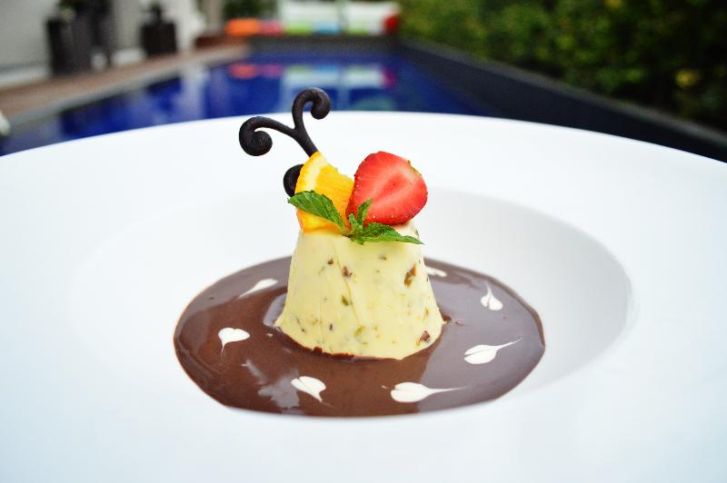 HARRIS Hotel Seminyak - Restoran
