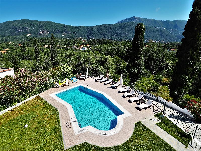 Ziogas Luxury Apartment's - Havuz