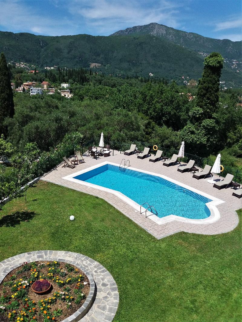 Ziogas Luxury Apartment's - Havuz