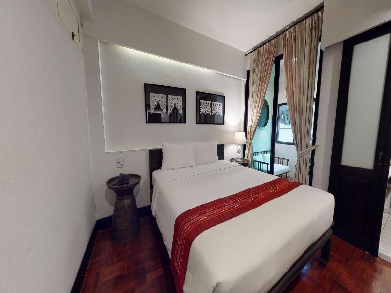 99 The Gallery Hotel - Oda