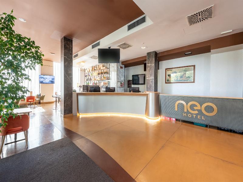Neo Hotel - Lobi