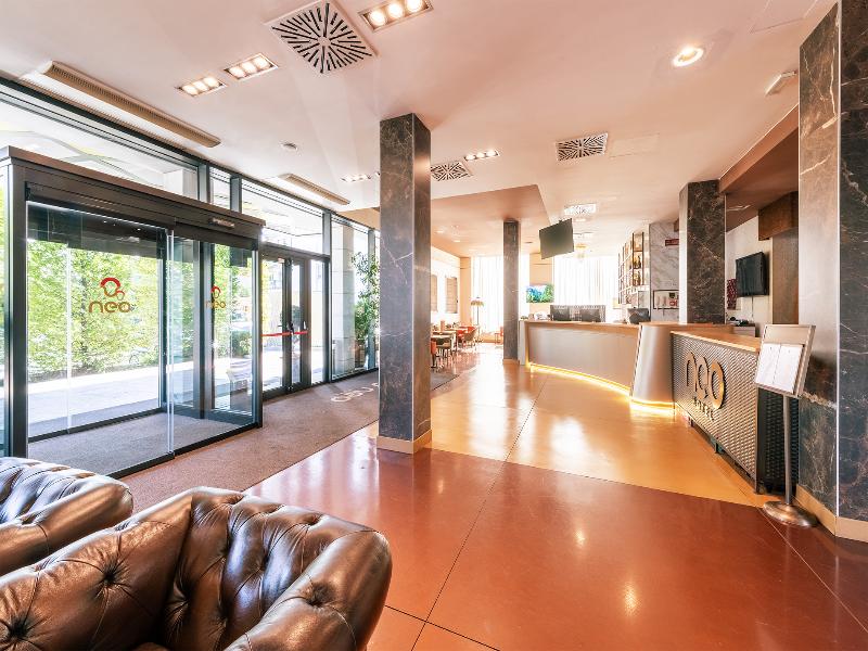 Neo Hotel - Lobi