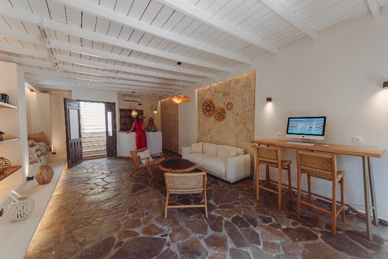 Ampelia Hotel Kassandra - Lobi