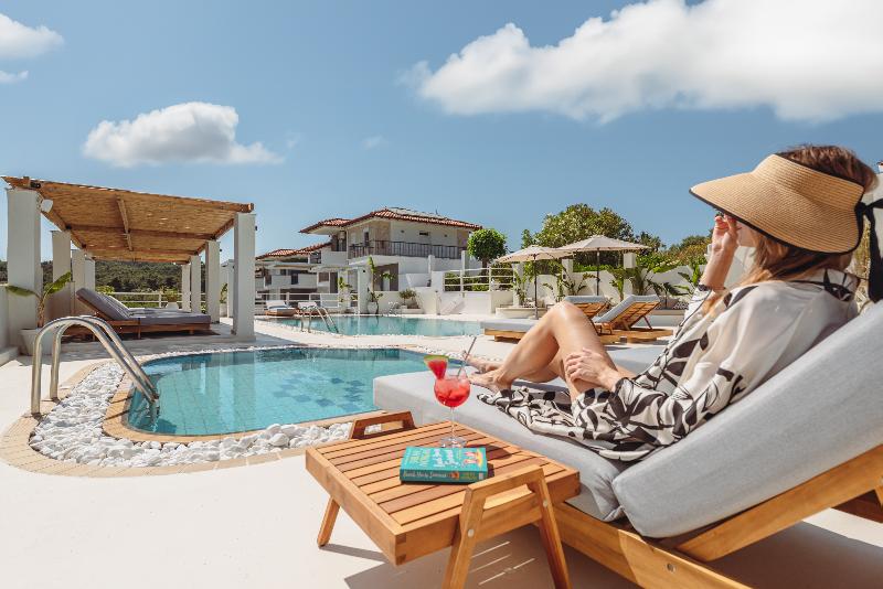Ampelia Hotel Kassandra - Havuz