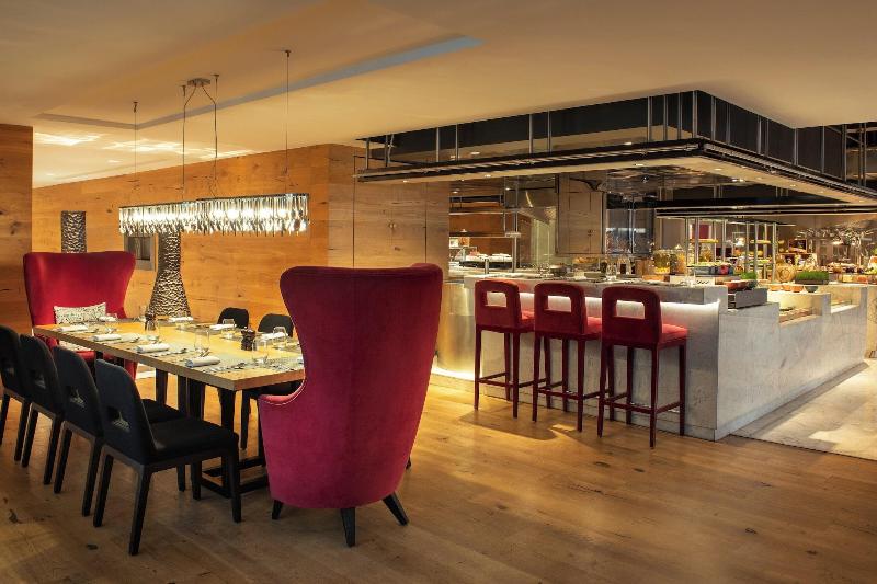 Sheraton Grand Hotel Dubai - Restoran