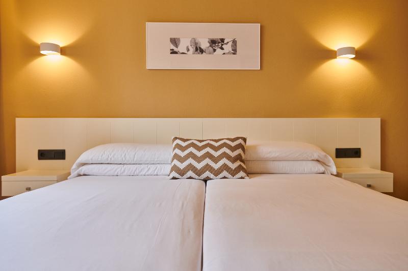Protur Badia Park Aparthotel - Oda