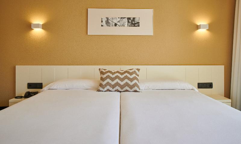 Protur Badia Park Aparthotel - Oda