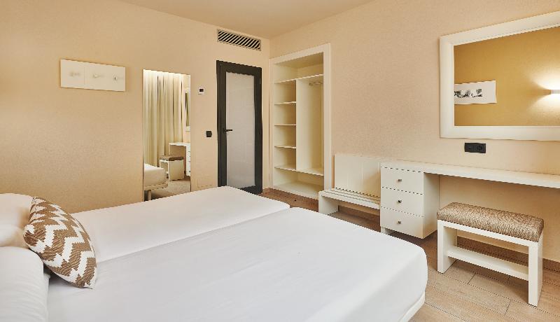 Protur Badia Park Aparthotel - Oda