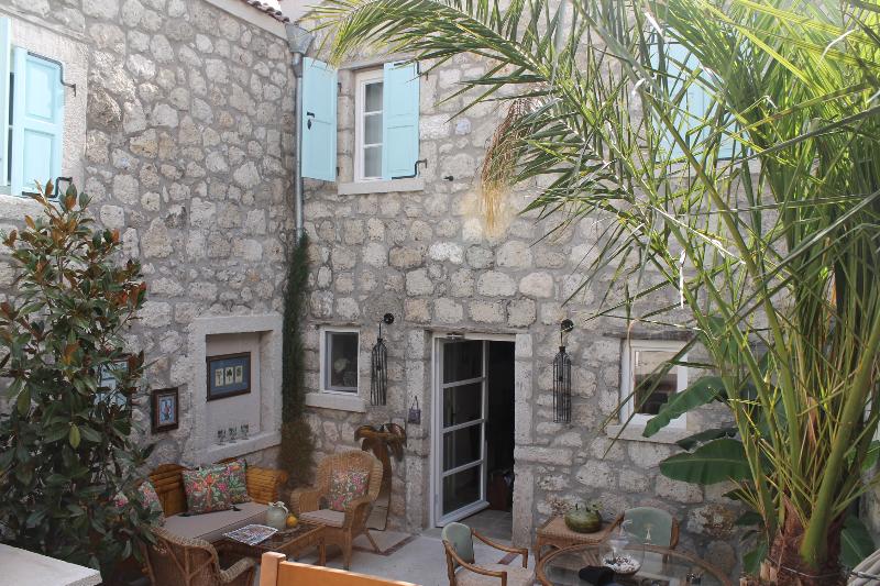 Erendira Hotel - Genel