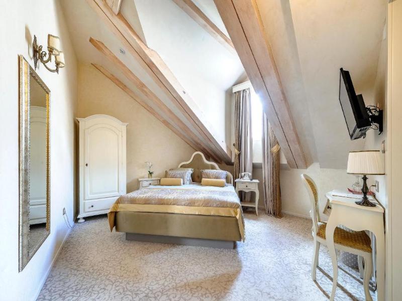Heritage Hotel Life Palace - Oda