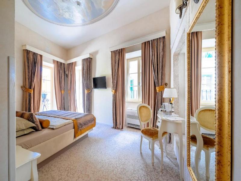 Heritage Hotel Life Palace - Oda
