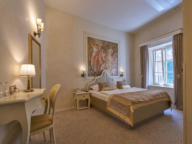 Heritage Hotel Life Palace - Oda