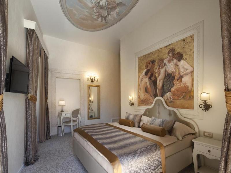 Heritage Hotel Life Palace - Oda