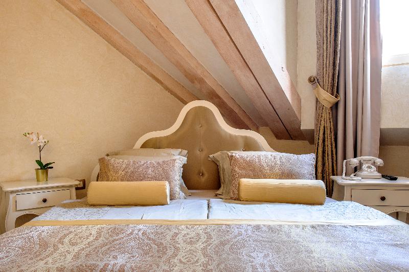 Heritage Hotel Life Palace - Oda