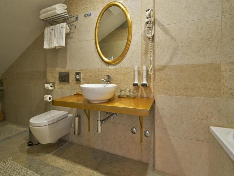 Heritage Hotel Life Palace - Oda