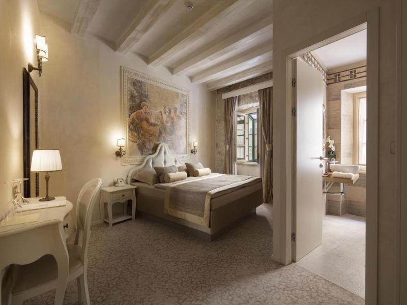 Heritage Hotel Life Palace - Oda