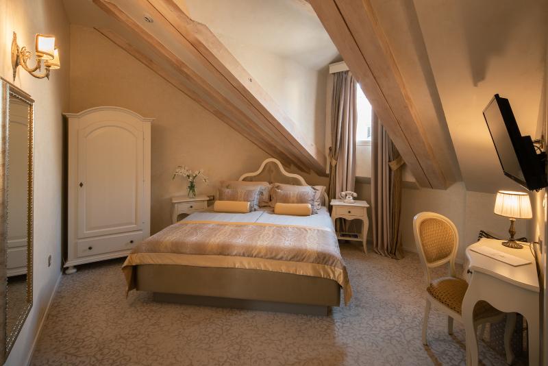 Heritage Hotel Life Palace - Oda