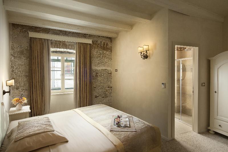 Heritage Hotel Life Palace - Oda