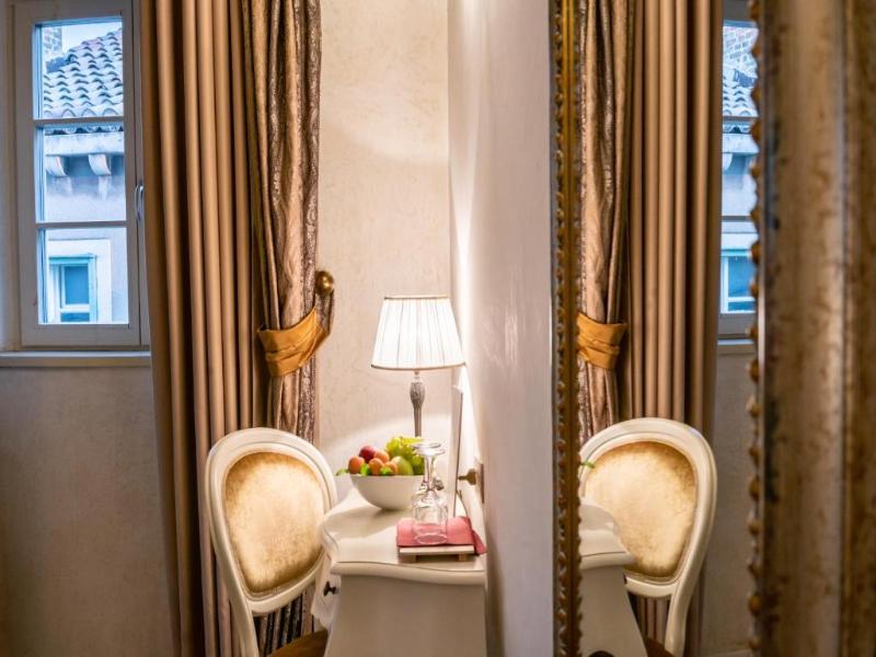 Heritage Hotel Life Palace - Oda