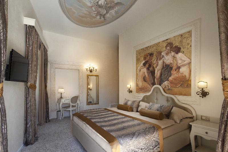 Heritage Hotel Life Palace - Oda