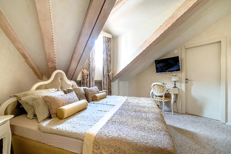 Heritage Hotel Life Palace - Oda