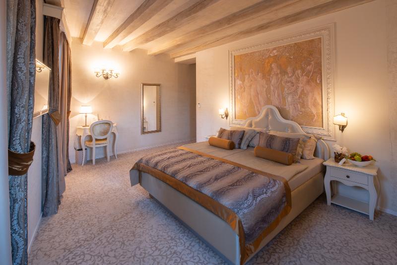 Heritage Hotel Life Palace - Oda