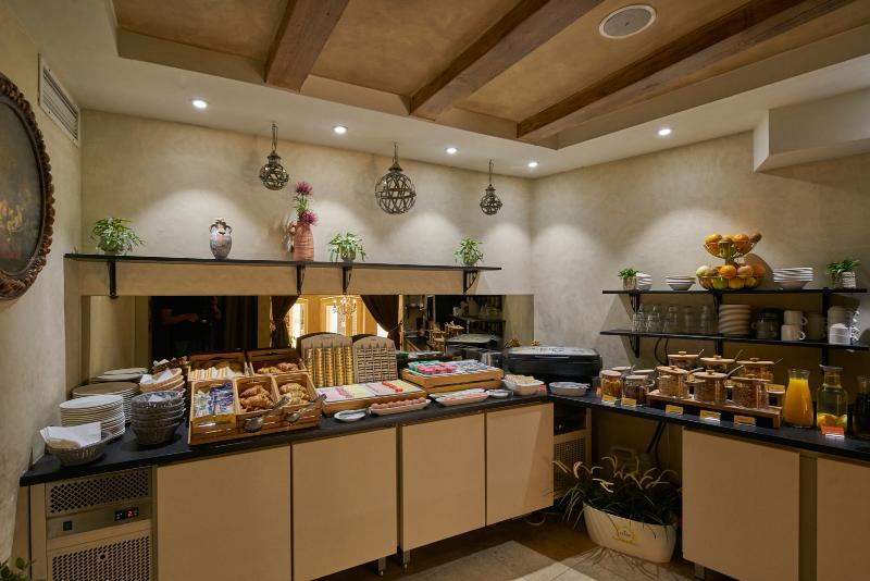 Heritage Hotel Life Palace - Restoran