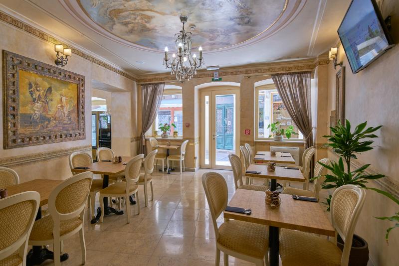 Heritage Hotel Life Palace - Restoran
