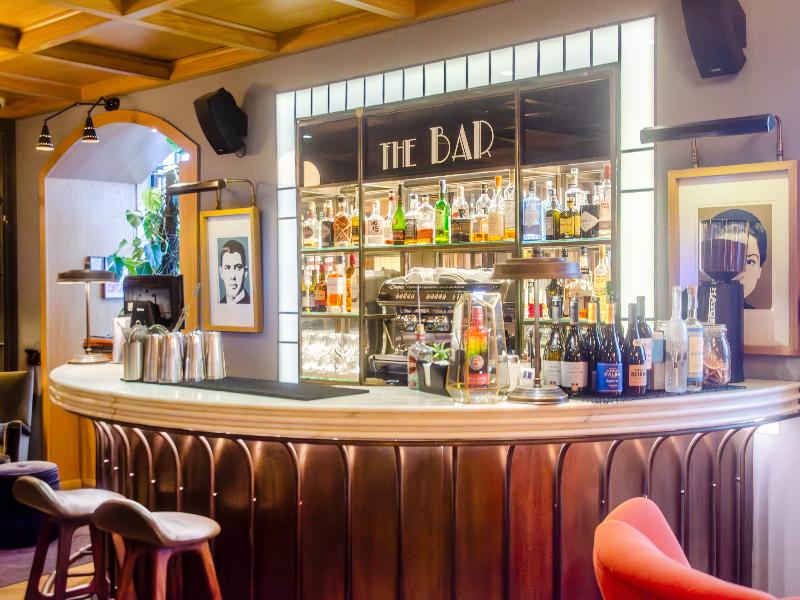 Browns Central Hotel - Bar