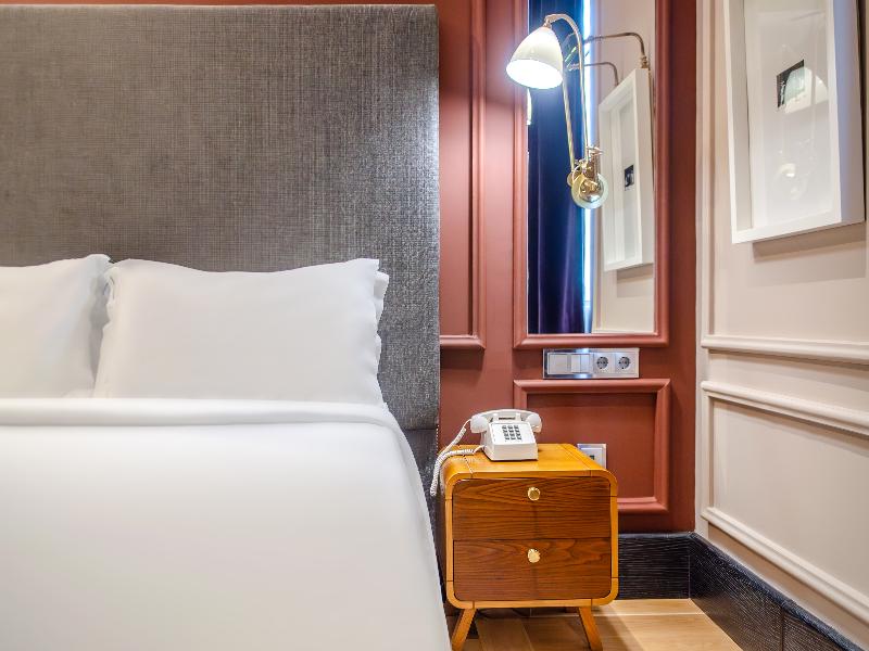 Browns Central Hotel - Oda