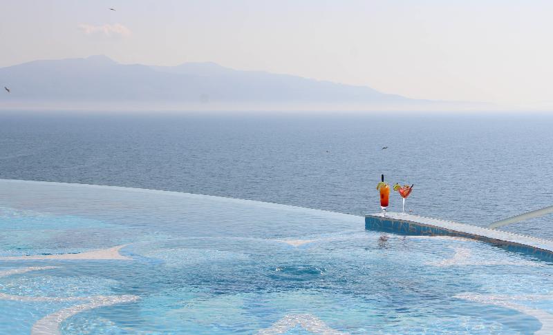 Bougainville Bay Hotel - Havuz