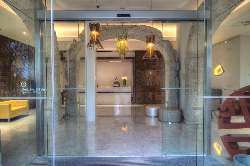 NH Collection Porto Batalha - Lobi