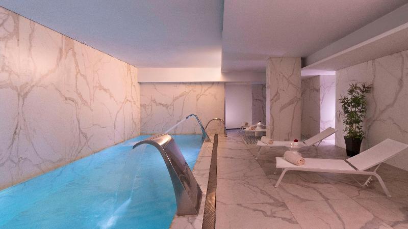 NH Collection Porto Batalha - Havuz
