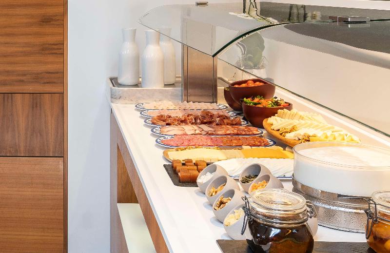 NH Collection Porto Batalha - Restoran