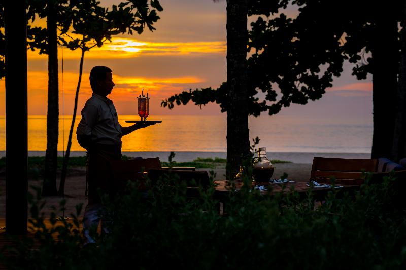 OUTRIGGER Khao Lak Beach Resort - Bar