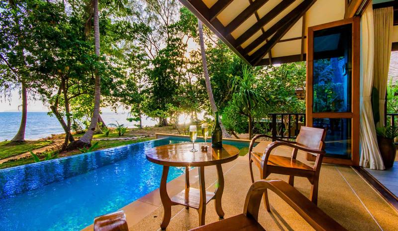 Koh Jum Beach Villas - Oda