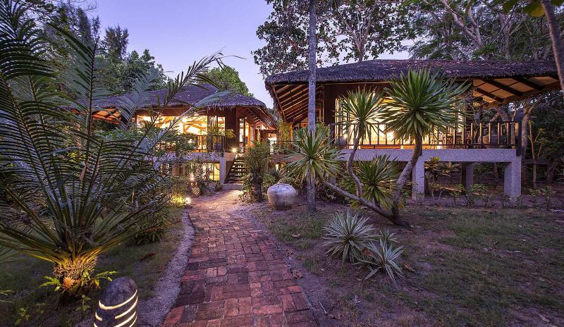 Koh Jum Beach Villas - Oda
