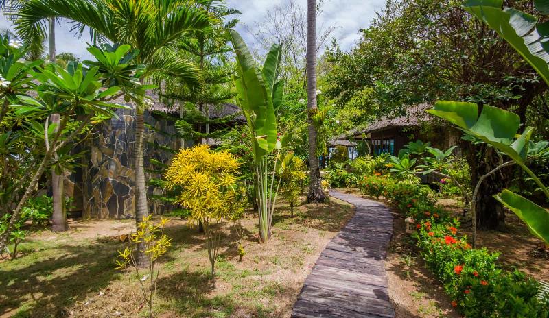 Koh Jum Beach Villas - Oda
