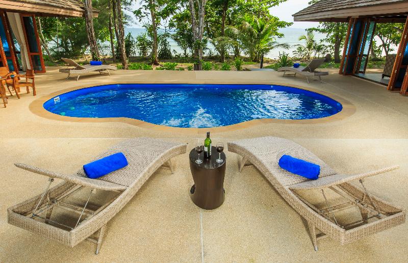 Koh Jum Beach Villas - Oda