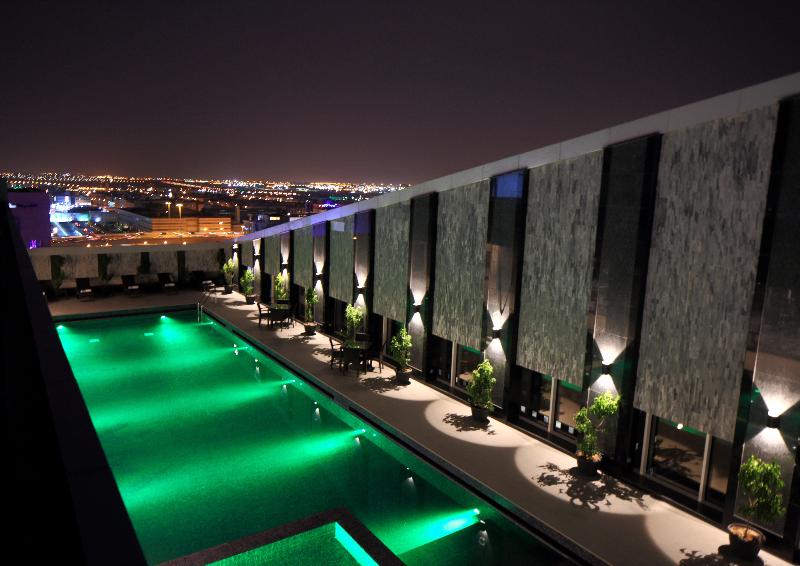 Radisson Blu Hotel and Convention Center - Havuz