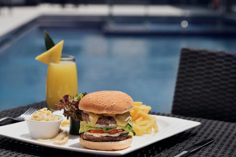 Radisson Blu Hotel and Convention Center - Havuz
