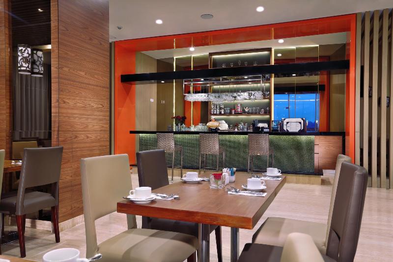 Harper Malioboro Yogyakarta by ASTON - Bar