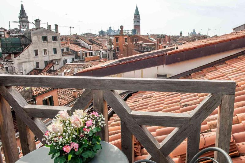 Ai Cavalieri Di Venezia - Oda