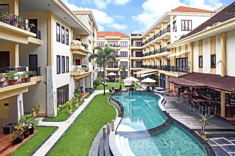 Kuta Townhouse Apartments - Havuz