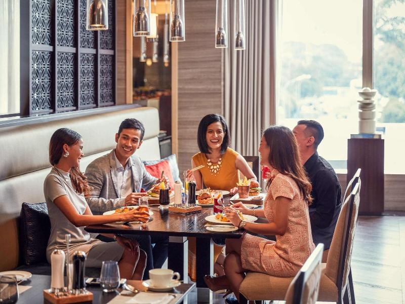Fairmont Jakarta - Restoran