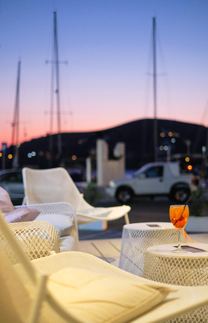 Relux Ios Hotel - Bar