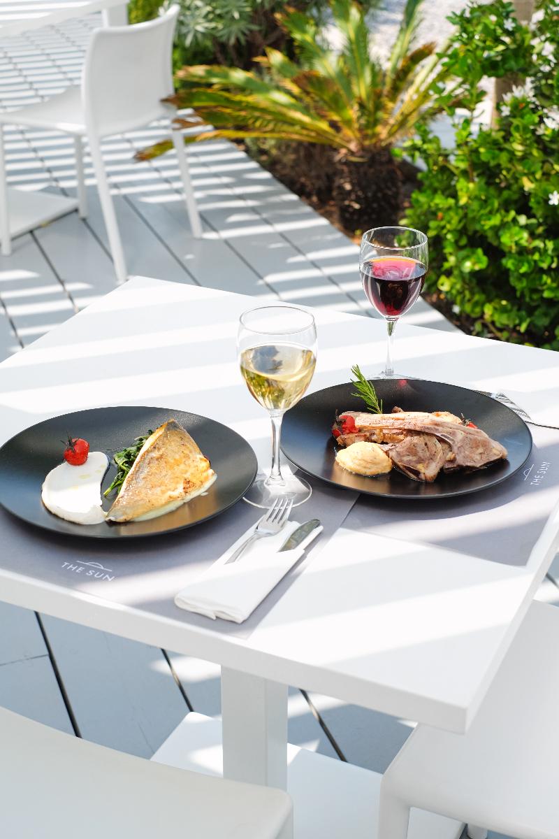 Relux Ios Hotel - Restoran